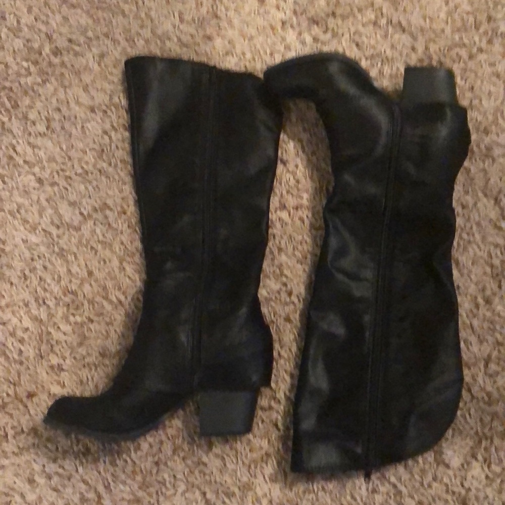 Black Fergie Boots!